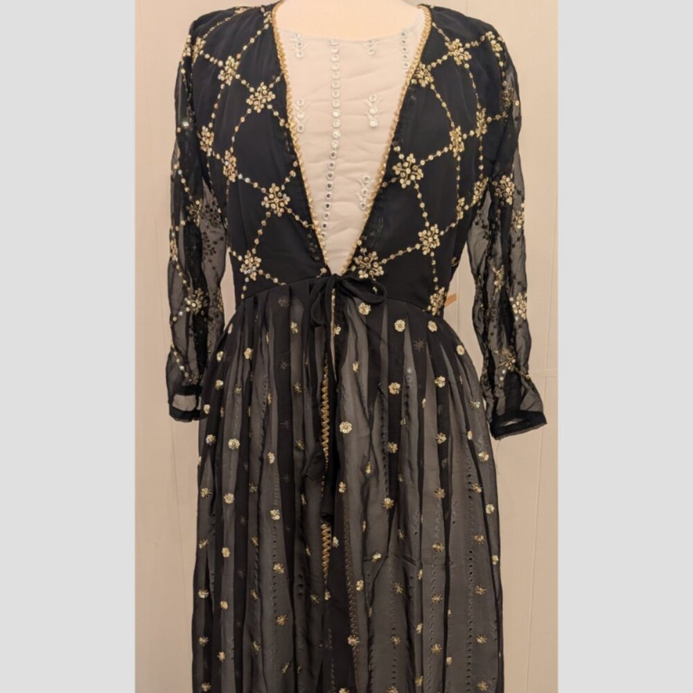 Beautiful Black White and Gold Two Piece Indian Dressy Outfit Size 44 X Large
